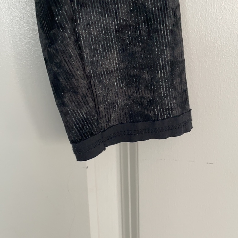 Zara very thin cropped jacket. Size medium. - Picture 4 of 9